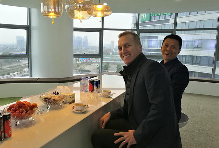 Alex Gruzen, CEO of WiTricity, and Mr. Chen Weidong, CEO of Anjie Wireless, had a friendly talk to better enhance technical coorperation and business development